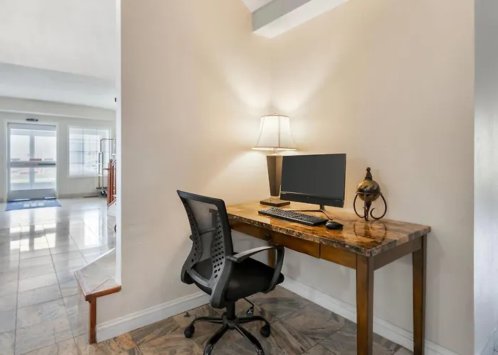 Mainstay Suites Madison Airport